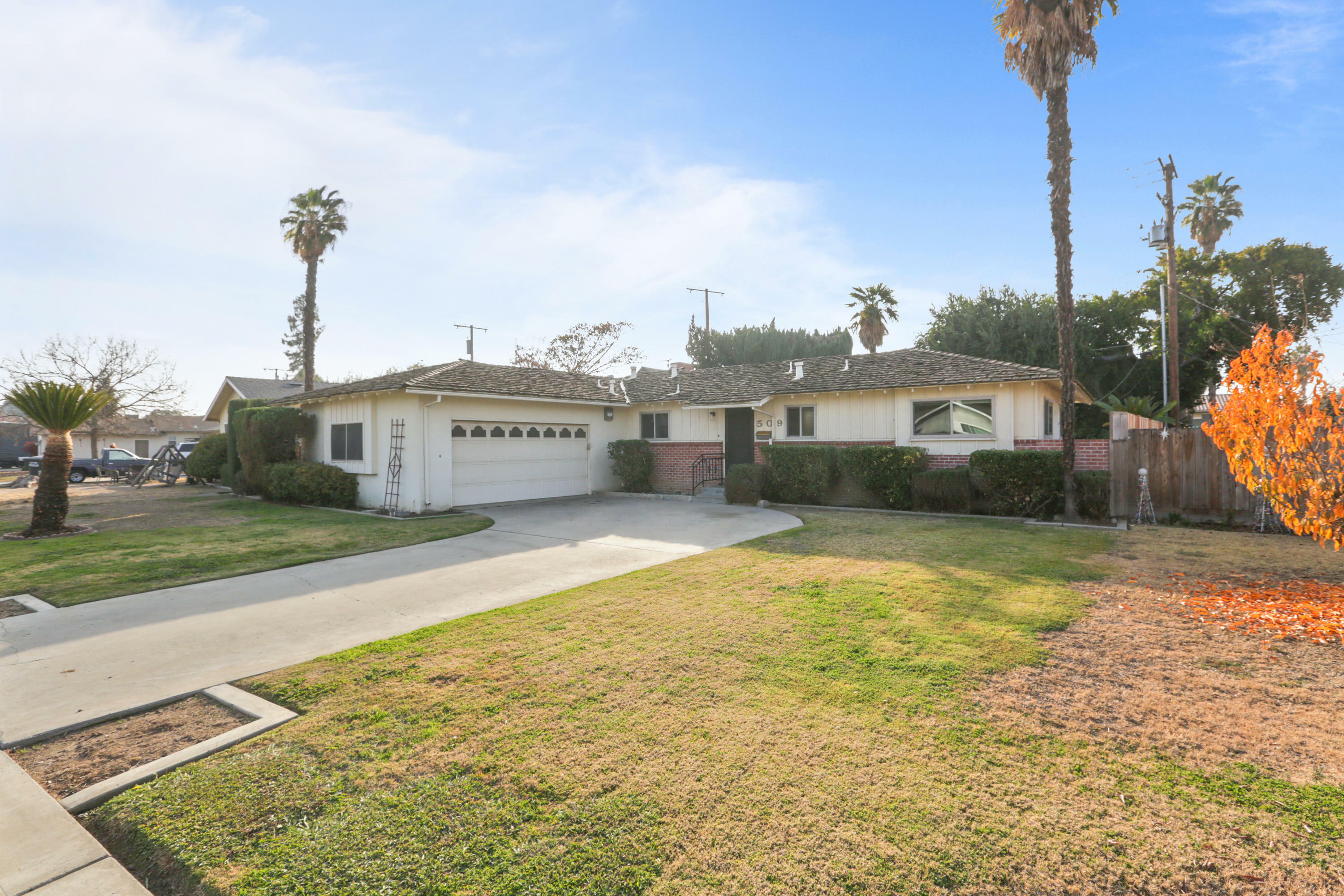 Property Photo:  509 S Redwood Drive  CA 93277 