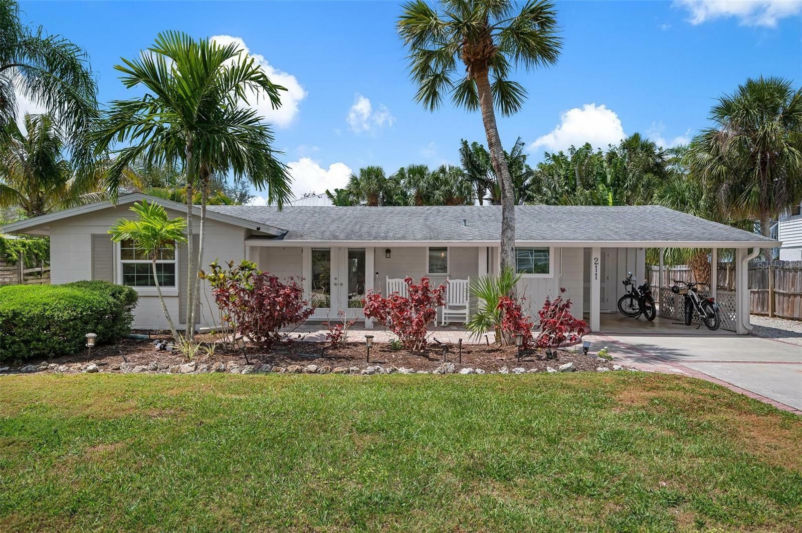 Property Photo:  211 Island Circle  FL 34242 