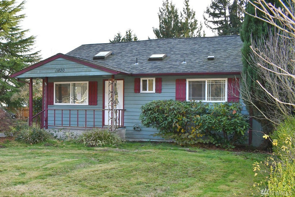 Property Photo:  11820 Valley Ave E  WA 98372 