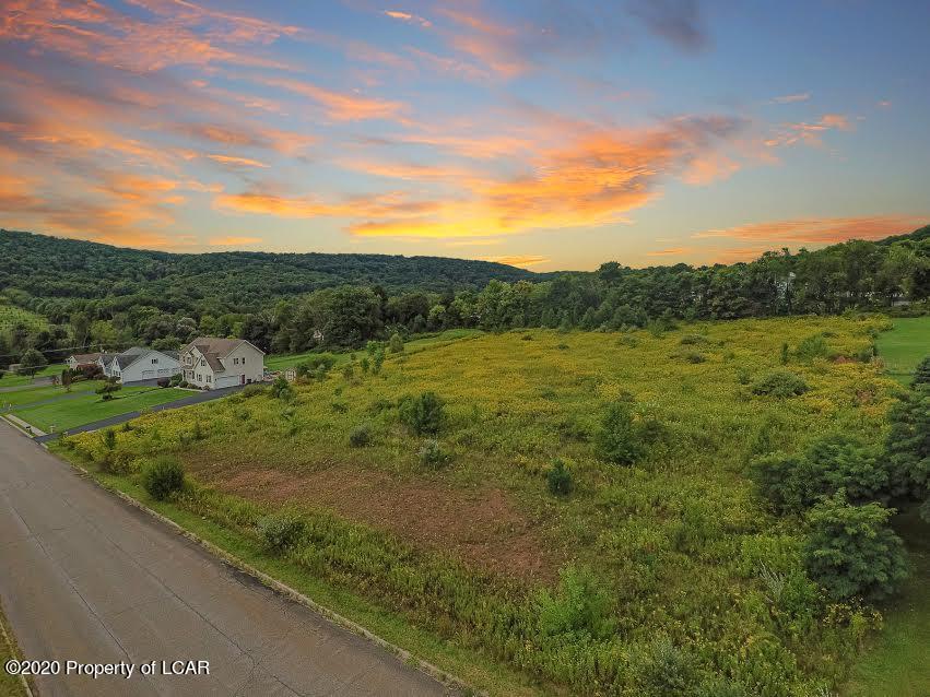 Property Photo:  3 Royal Crest Drive  PA 18249 