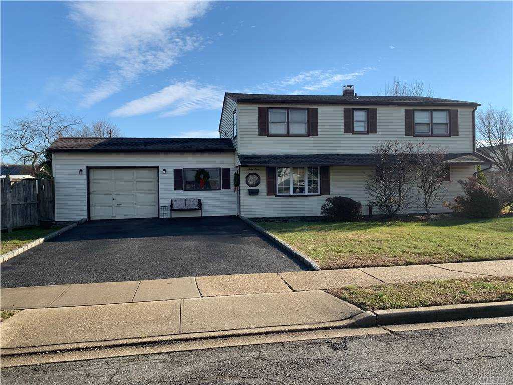 69 W Millpage Drive  Bethpage NY 11714 photo