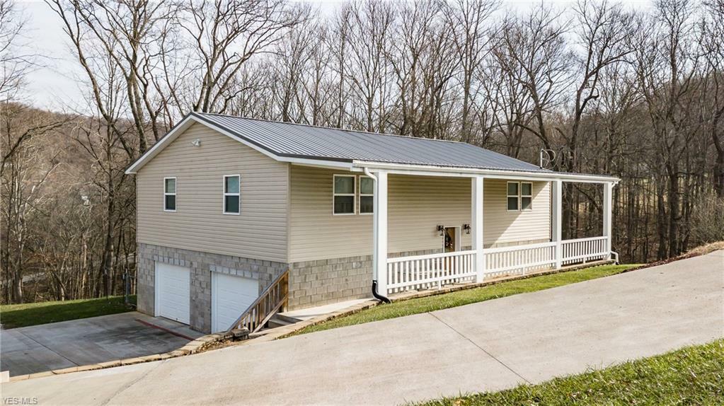 Property Photo:  825 Country Club Drive  WV 26175 