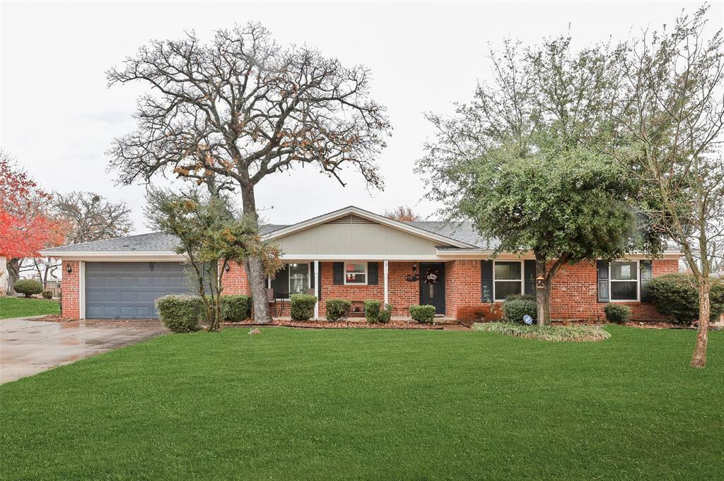 Property Photo:  2607 Oaks Drive  TX 76049 