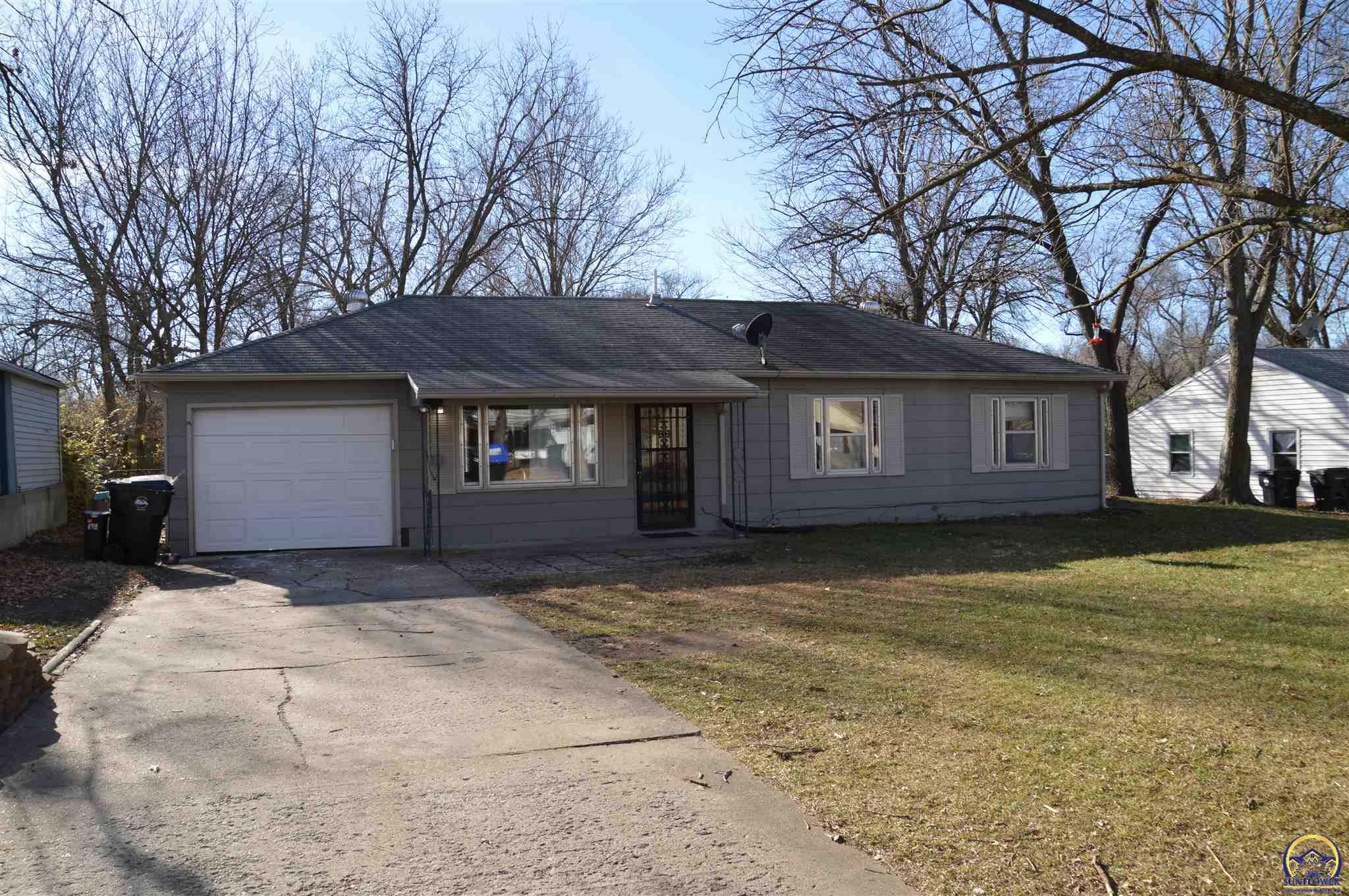 Property Photo:  1407 SW Glencoe St  KS 66611 