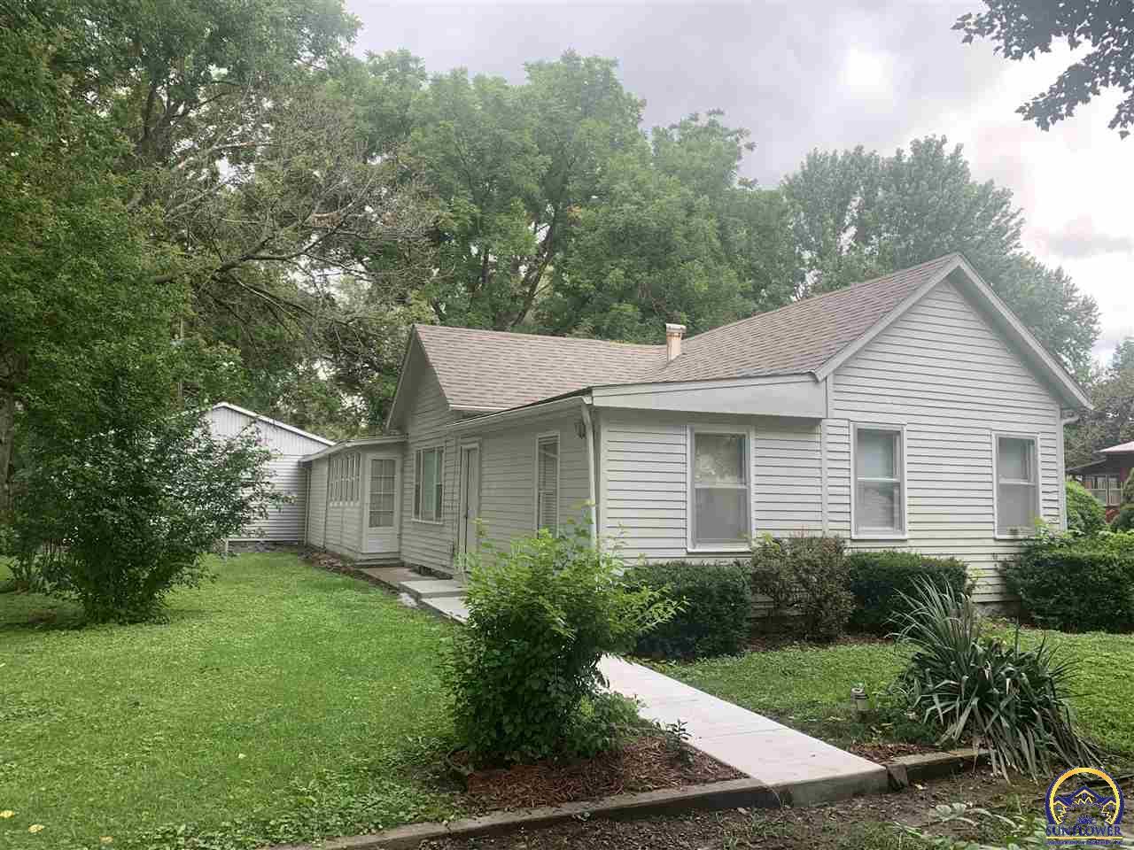 Property Photo: 719 NE Twiss Ave KS 66616