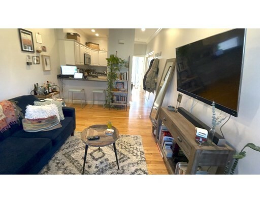 Property Photo:  9 Savin Hill Ave 2  MA 02125 