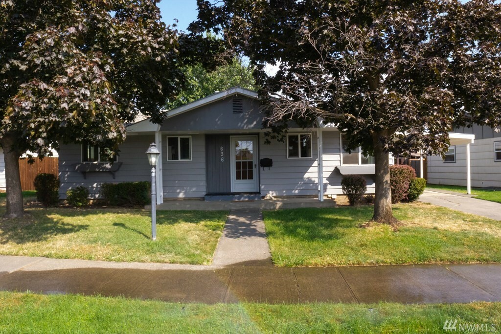 Property Photo:  636 Canary Ave  WA 99362 