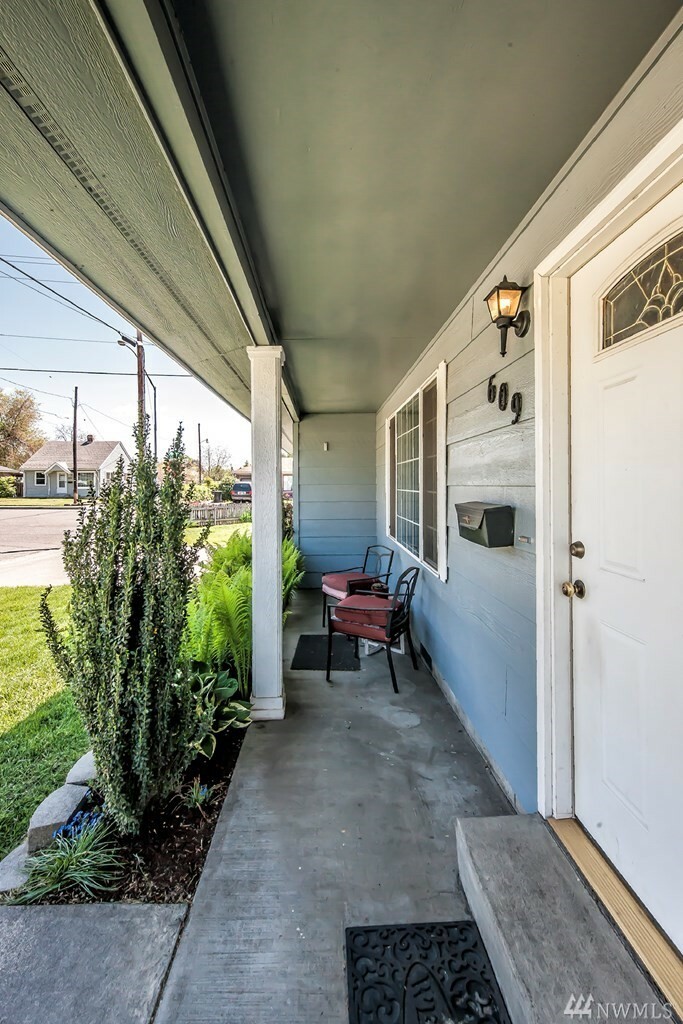 Property Photo:  609 Wilson St  WA 99362 