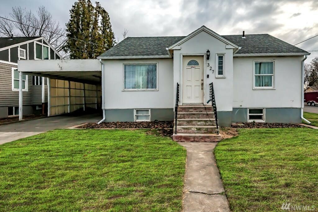 Property Photo:  327 SW 6th St  WA 99324 