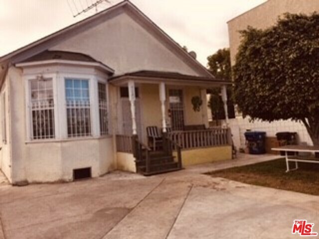 Property Photo:  700 W 80th St  CA 90044 