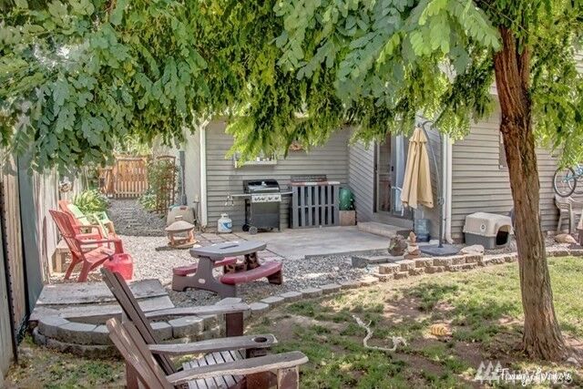 Property Photo:  220 & 224 Tausick Wy  WA 99362 