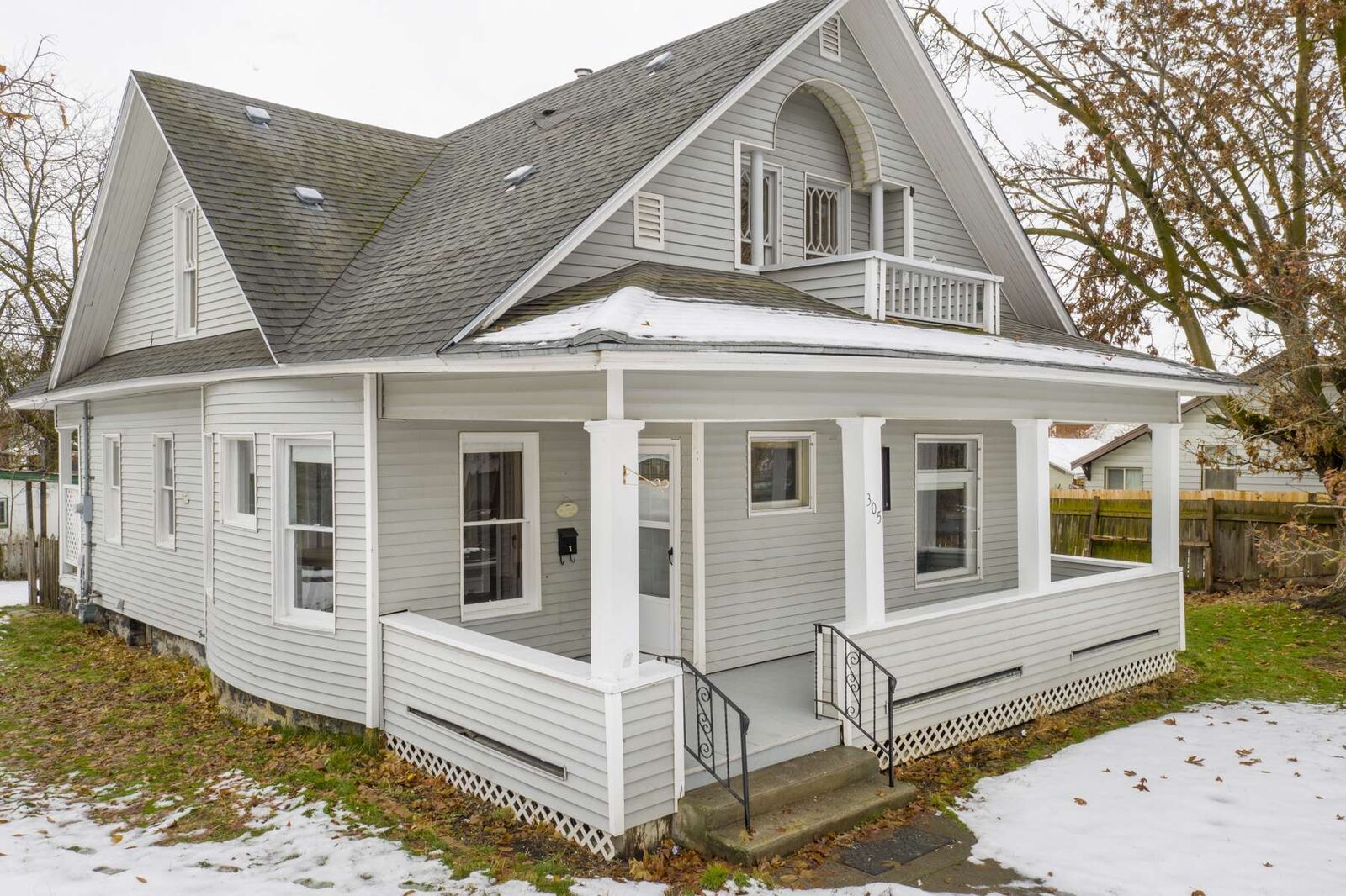 Property Photo: 305 W Carlisle Ave WA 99205