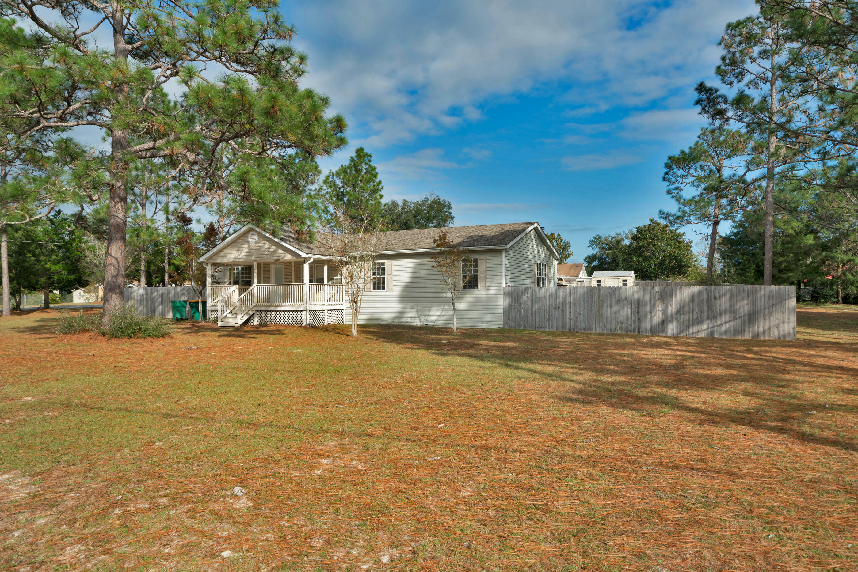 Property Photo: 5395 Hillcrest Road FL 32539