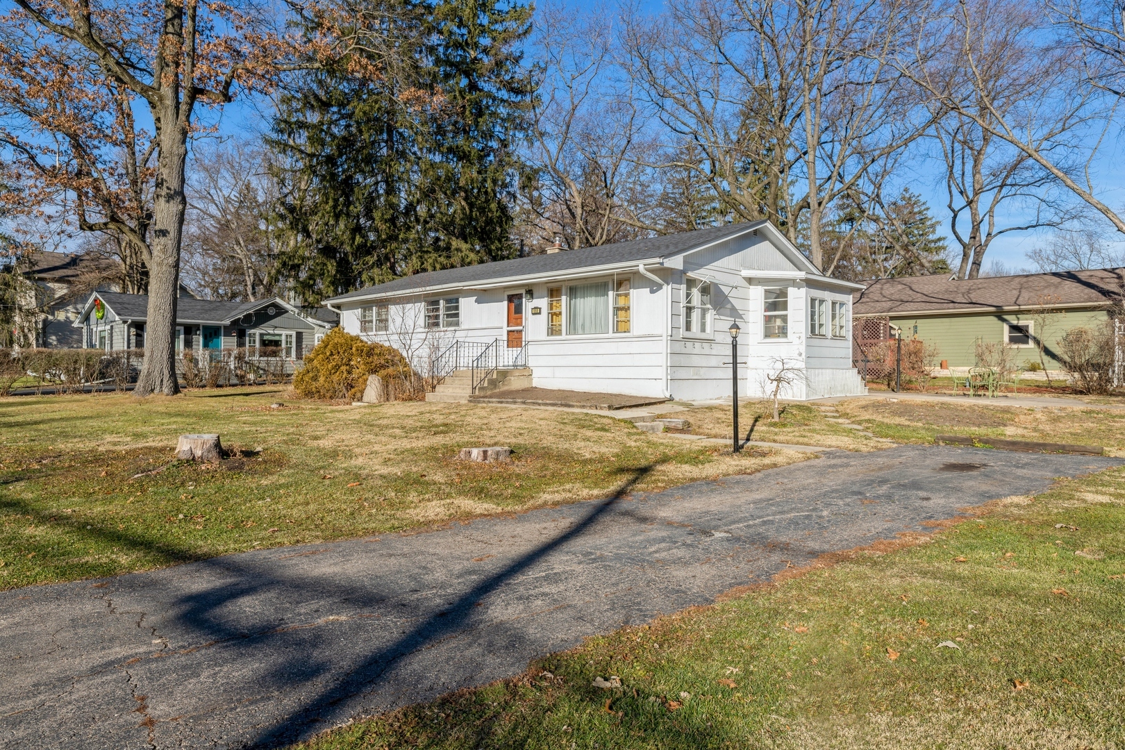 Property Photo:  668 Woodland Road  IL 60074 