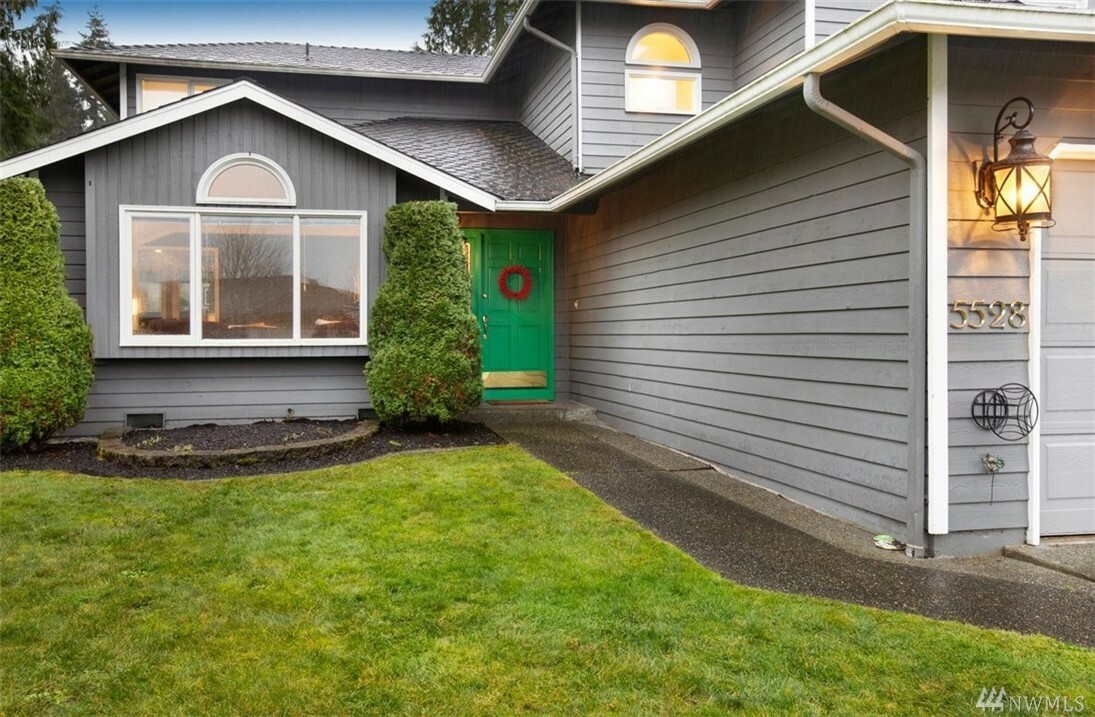 Property Photo:  5528 127th Place SE  WA 98296 