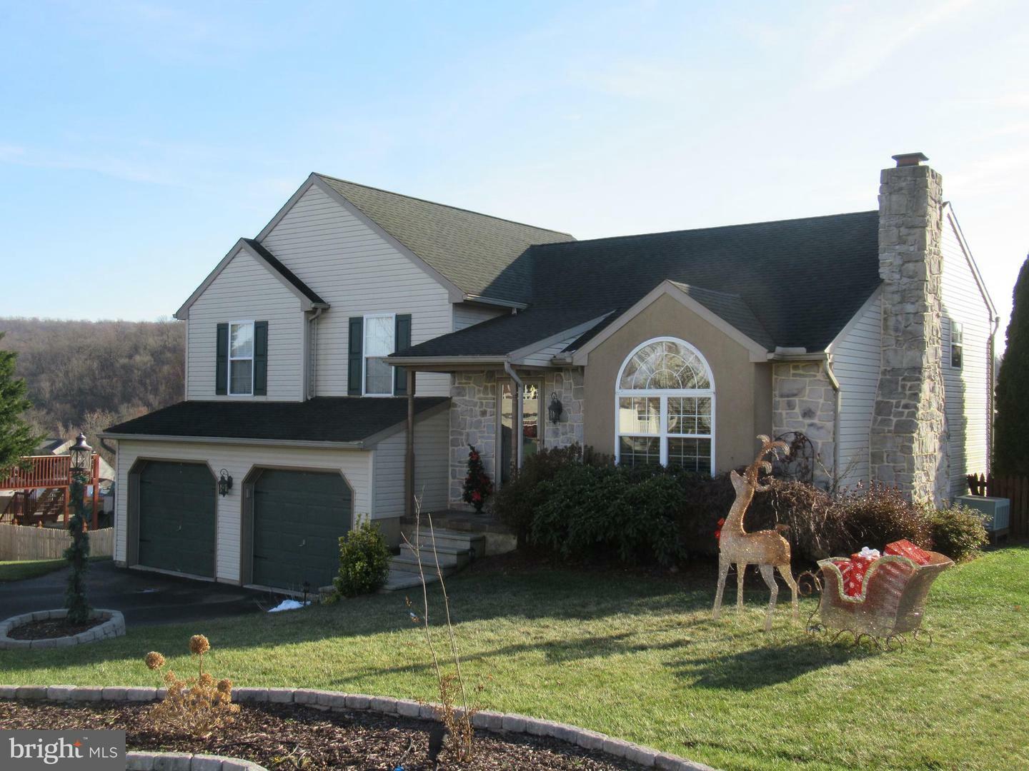 Property Photo:  55 Devonshire Court  PA 17347 