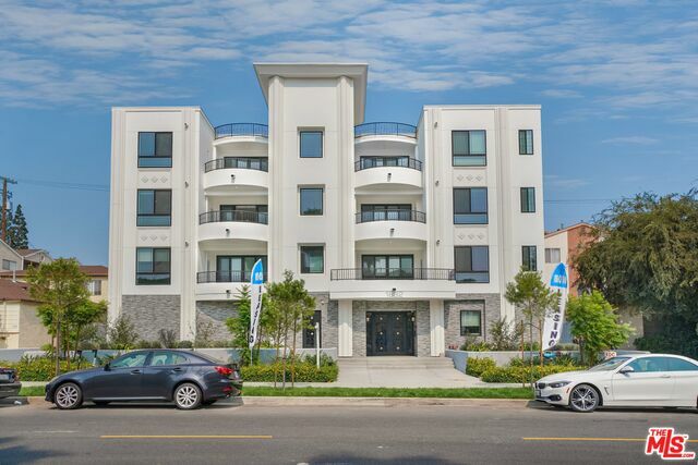 Property Photo: 1832 S Barrington Ave 202 CA 90025
