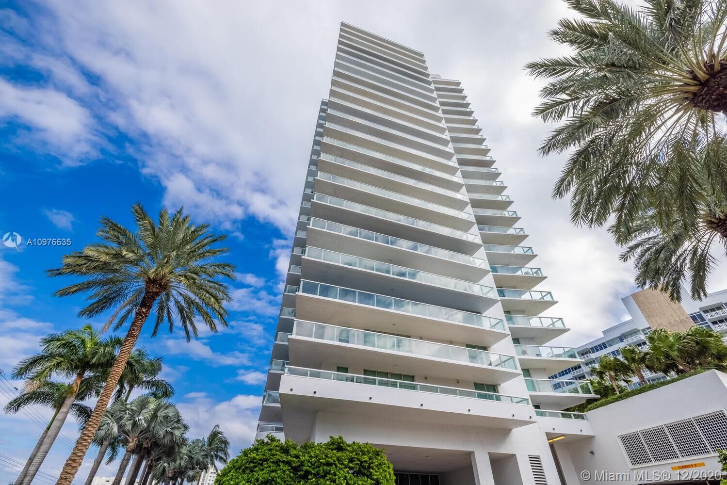 Property Photo:  10 Venetian Way 702  FL 33139 