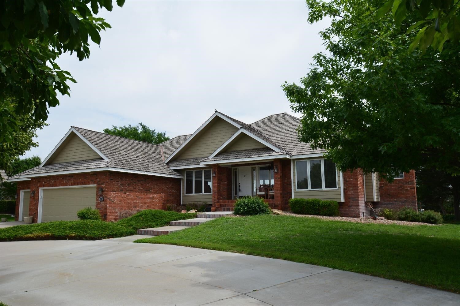 Property Photo: 1901 Oxford Court KS 67846