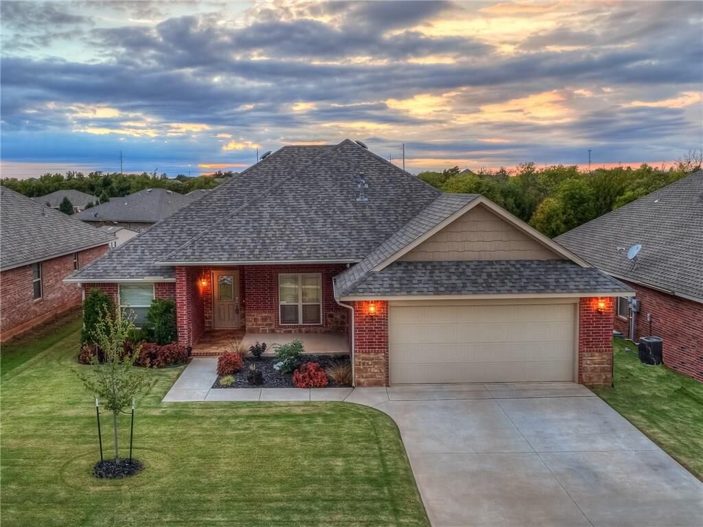 Property Photo:  16109 Capulet Drive  OK 73013 