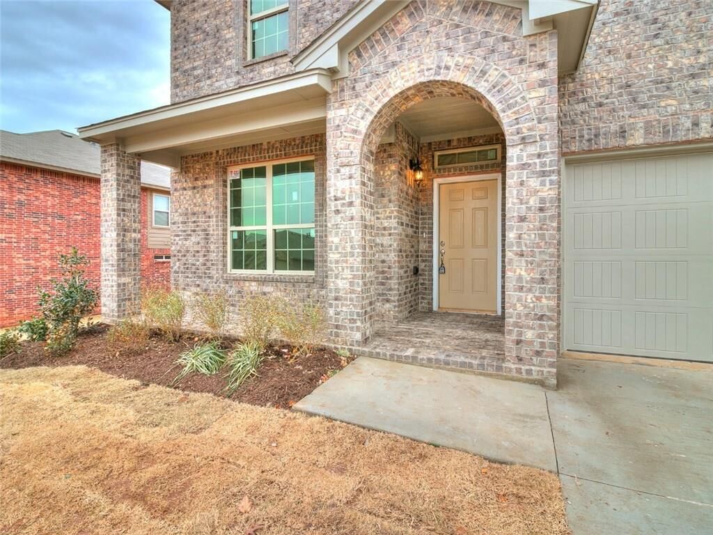 Property Photo:  2424 Dora Place  OK 73099 