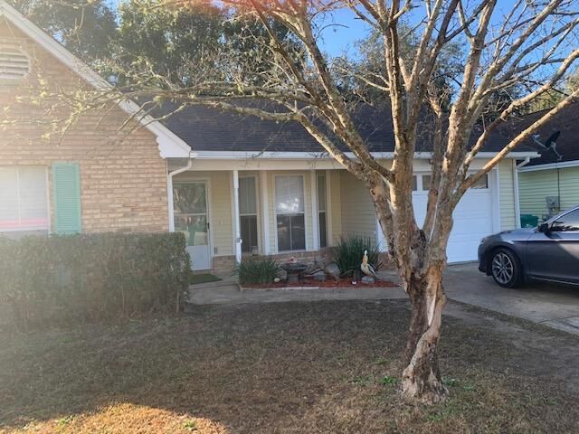 Property Photo:  135 Summit Court  FL 32578 