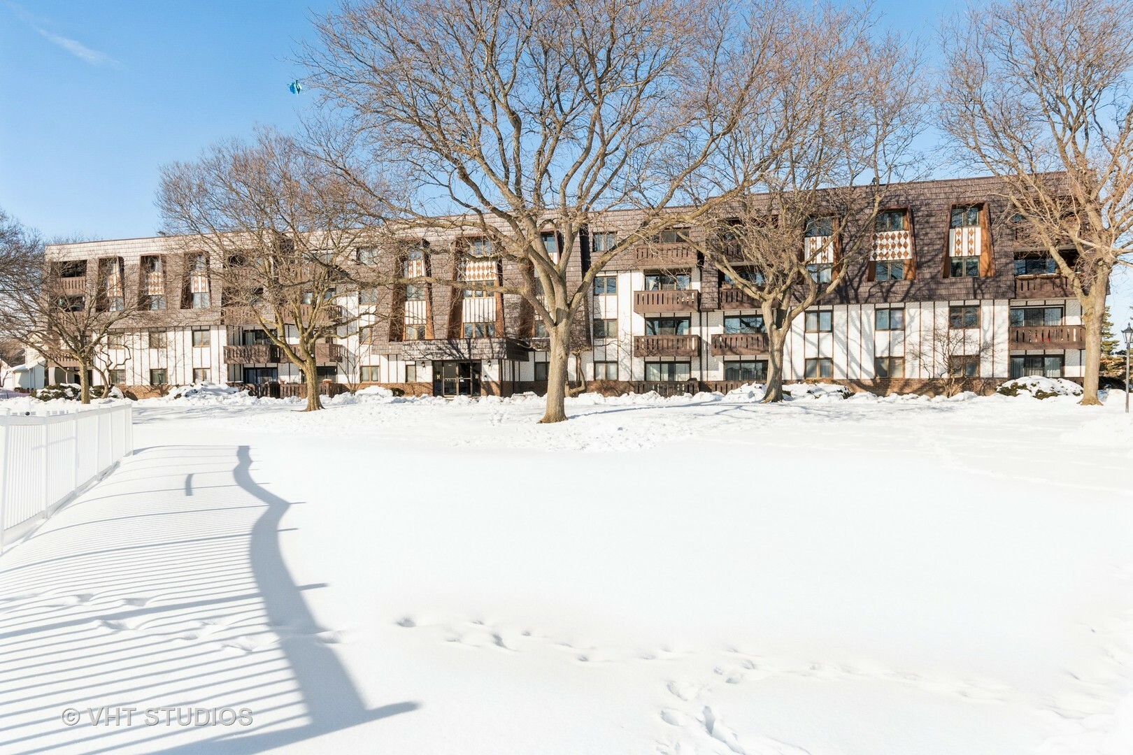Property Photo: 13200 W Heiden Circle 2409 IL 60044