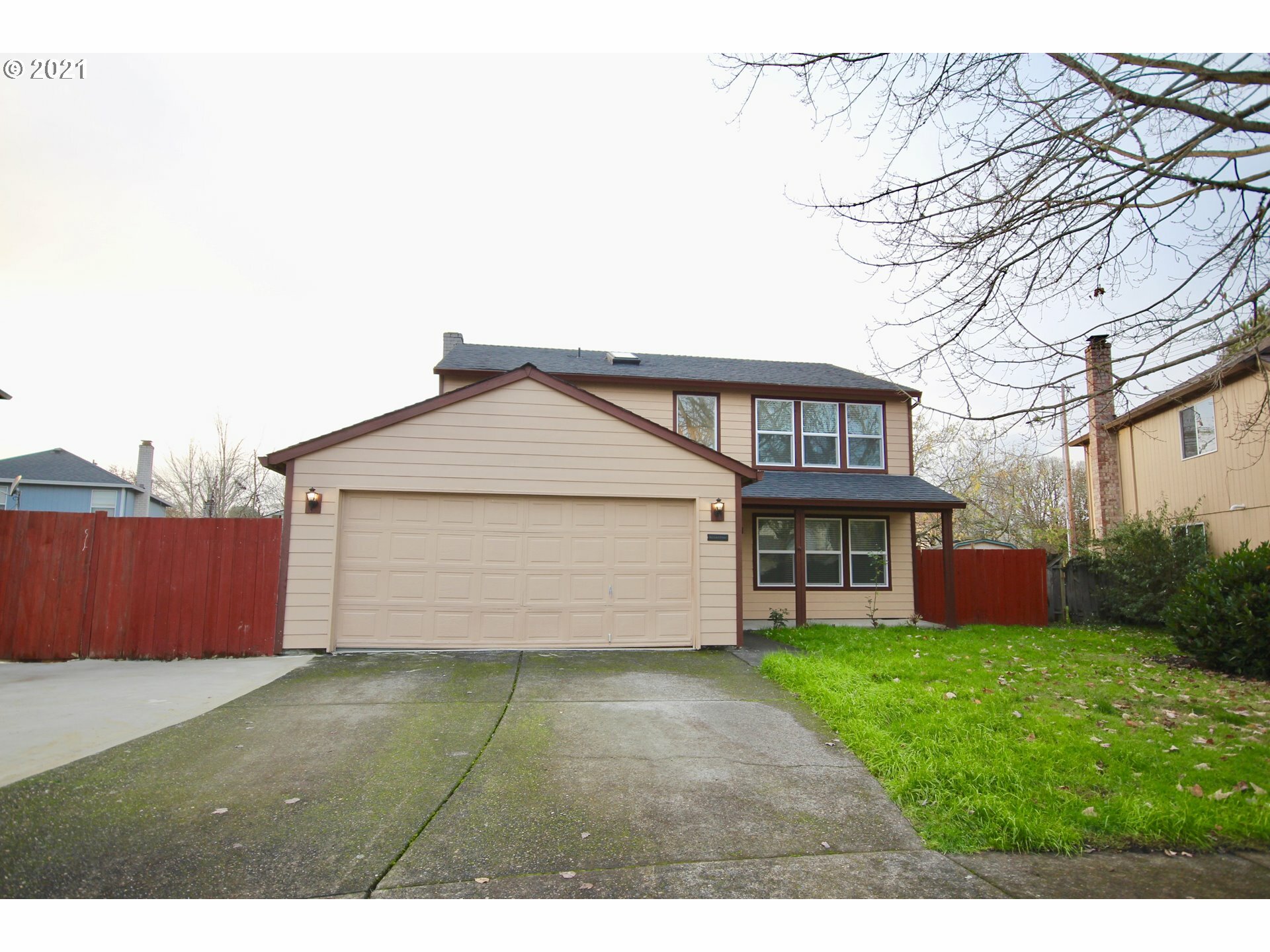 Property Photo:  991 SW 176th Ter  OR 97003 