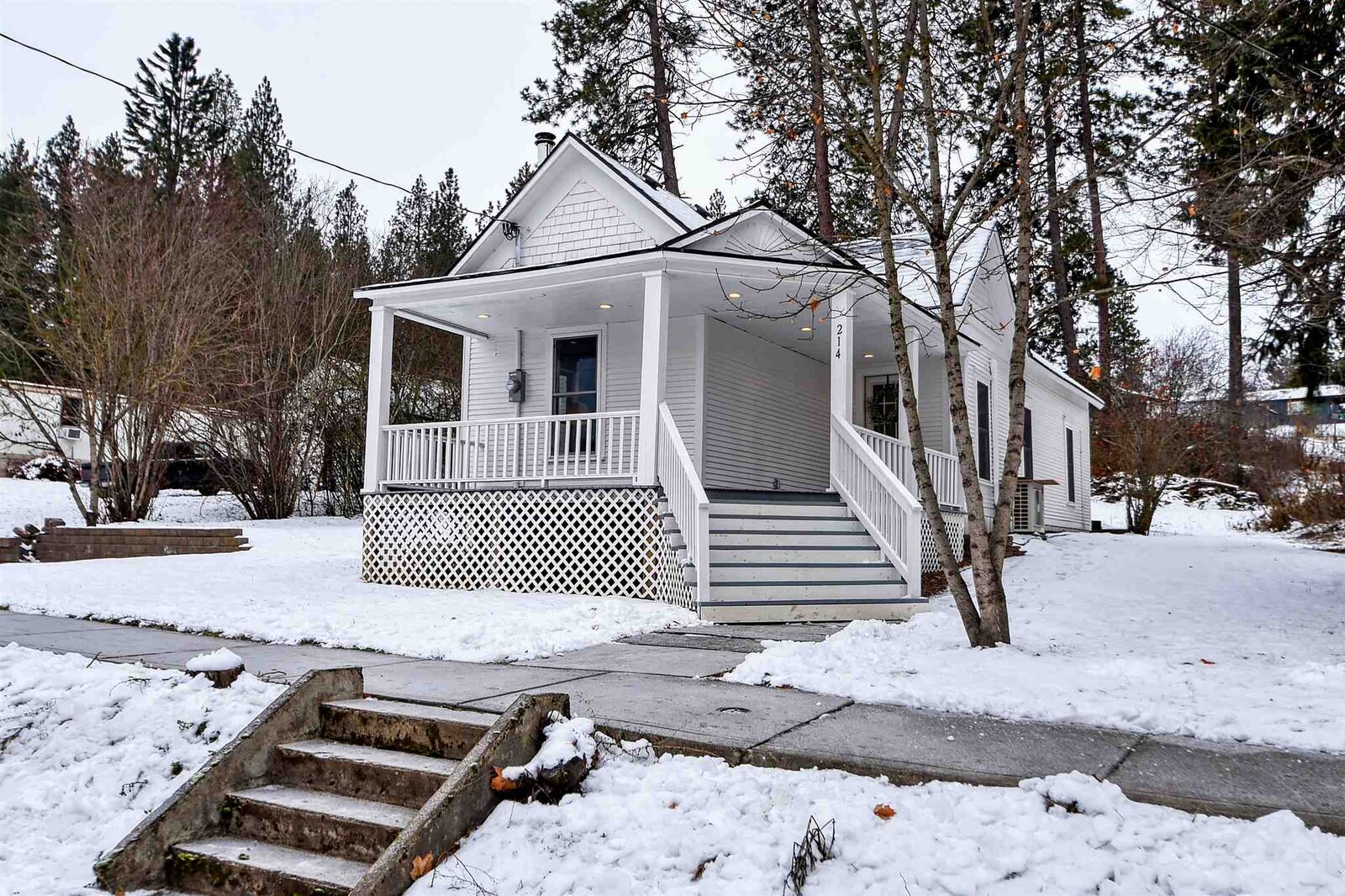 Property Photo: 214 S Weaver St WA 99030