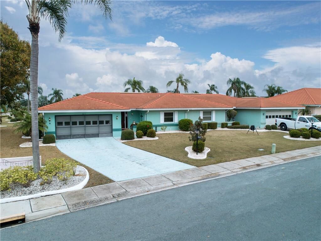 Property Photo:  1617 Weatherford Drive  FL 33573 