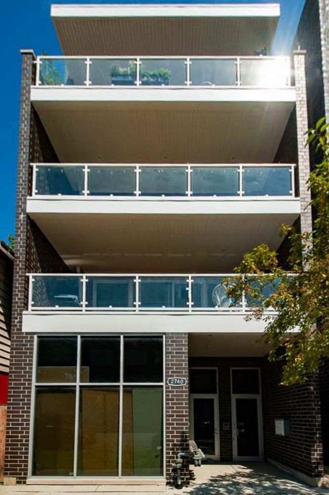 Property Photo: 2740 W Chicago Avenue 4 IL 60622