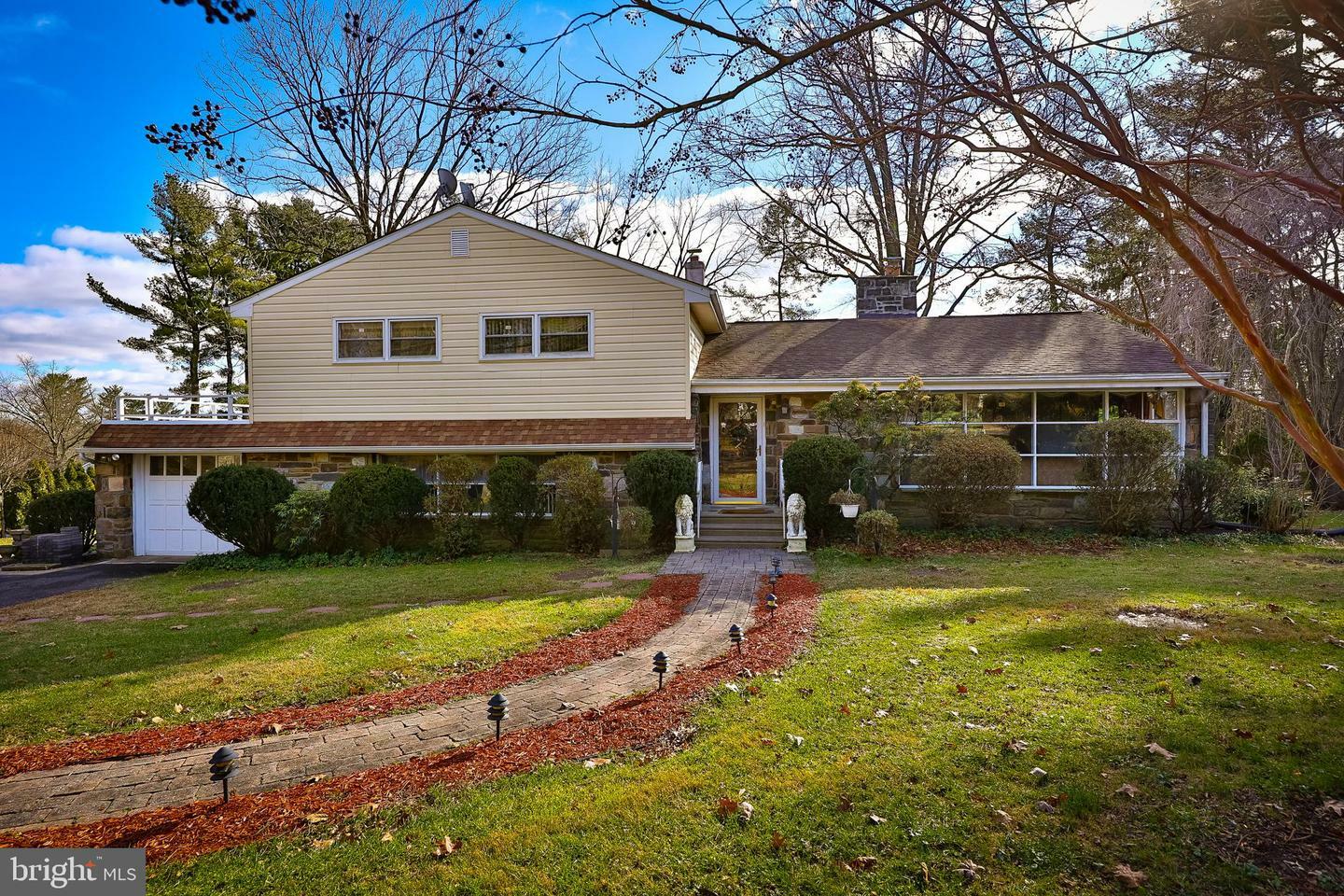 Property Photo: 1104 Greenwood Avenue PA 19095