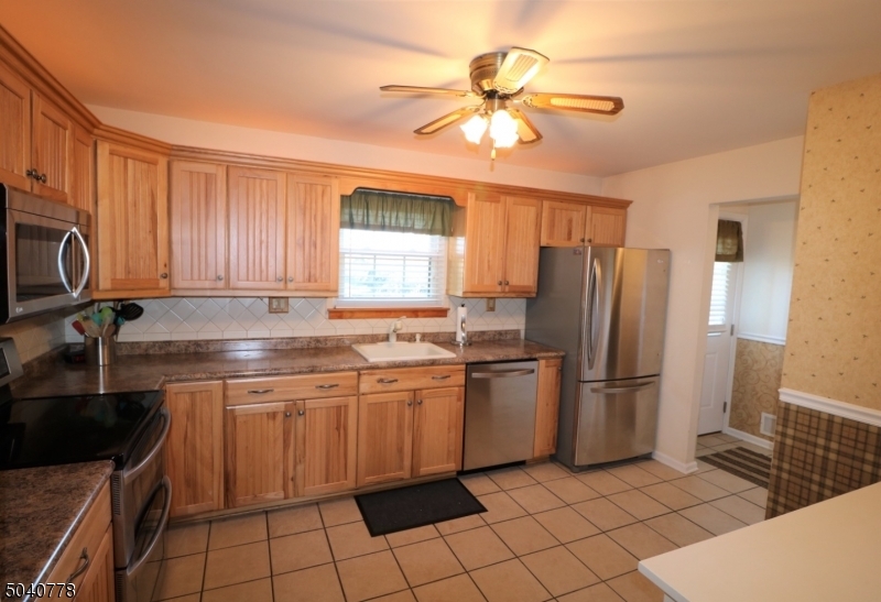 Property Photo:  304 Windsor Ct 304  NJ 08844 