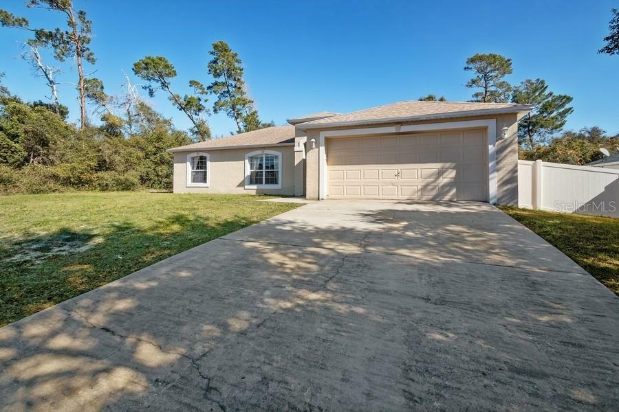 Property Photo:  2849 W Elston Drive  FL 32738 