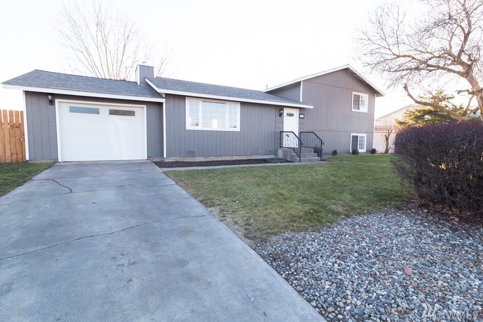 Property Photo: 315 Sharon Ave E WA 98837