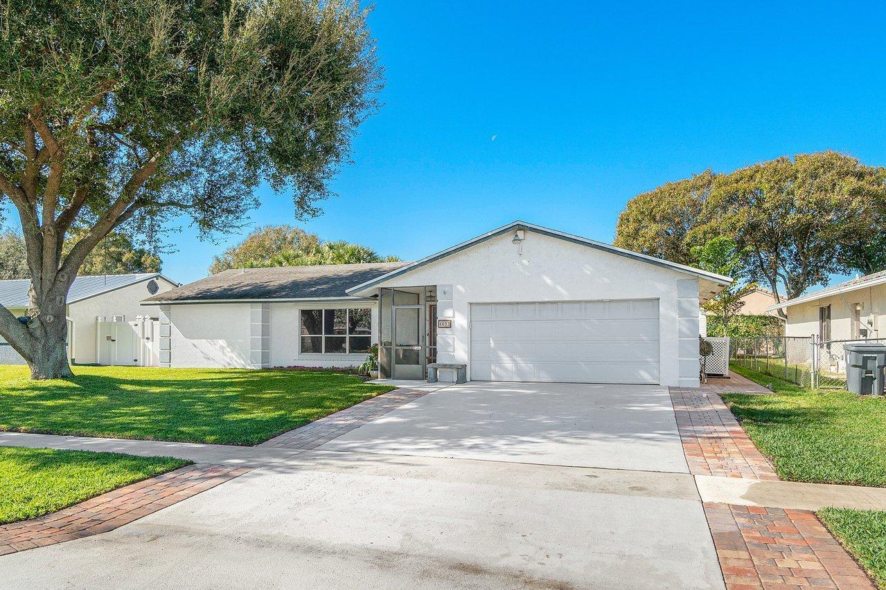 Property Photo:  4693 Blue Pine Circle  FL 33463 