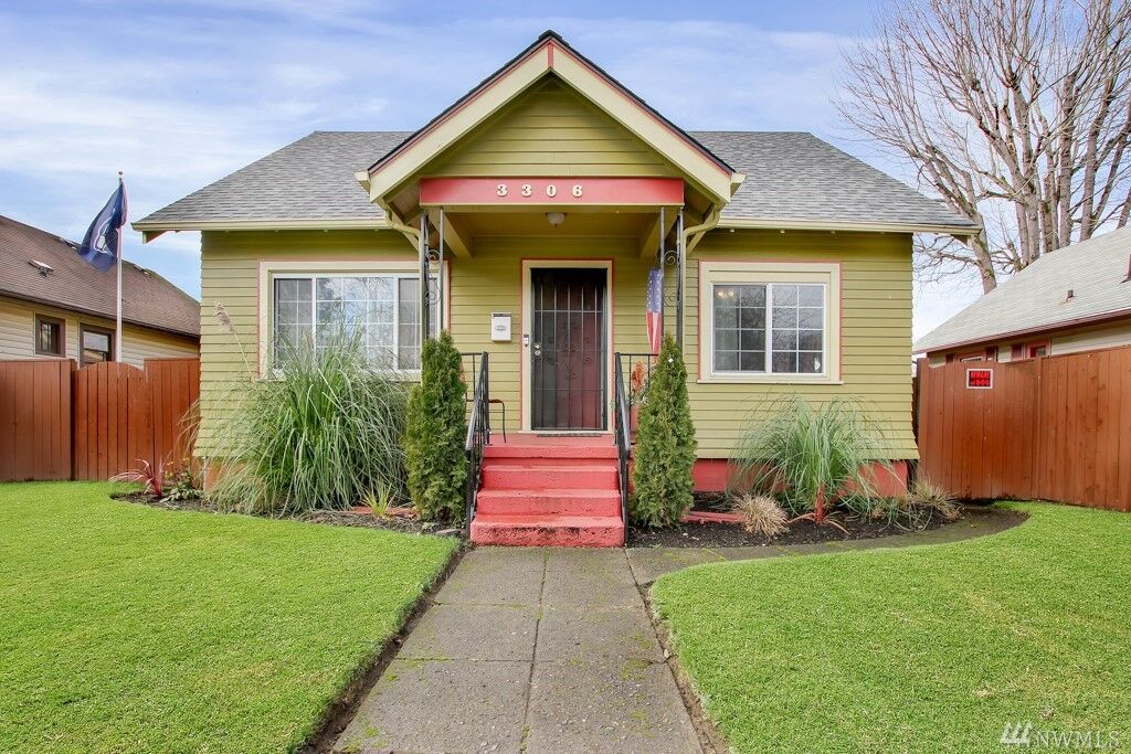 Property Photo:  3306 E Middle Rd  WA 98404 