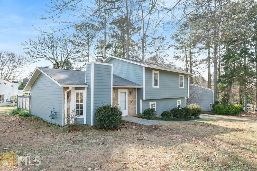 Property Photo: 3304 Dearwood Dr GA 30047