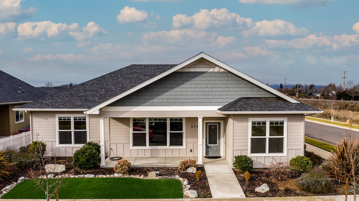 Property Photo: 426 Bridge Creek Drive OR 97502