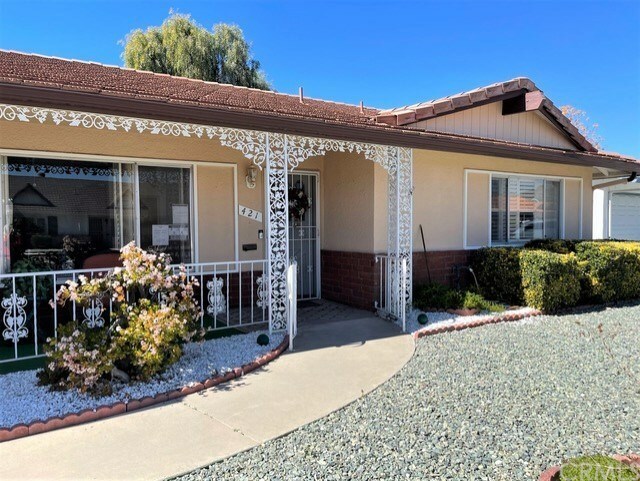 Property Photo:  421 Olympia Way  CA 92543 