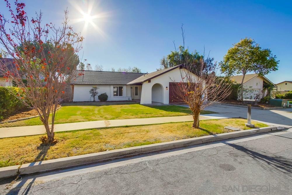 Property Photo: 1712 Woodbridge Rd CA 92026