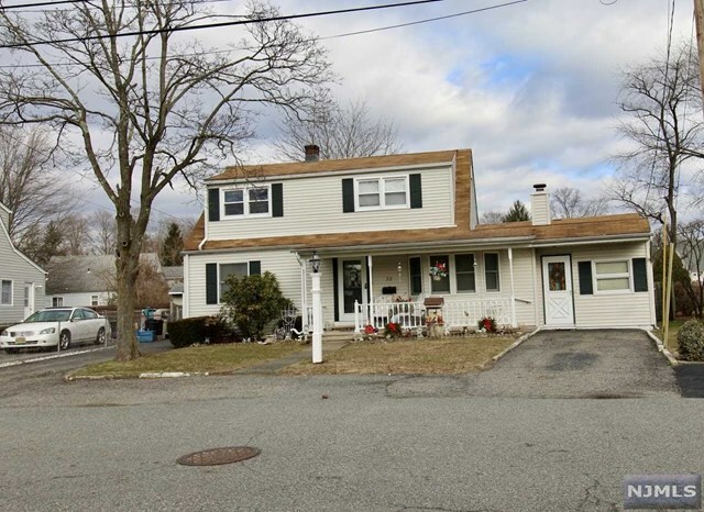 Property Photo:  32 Wanaque Avenue  NJ 07420 