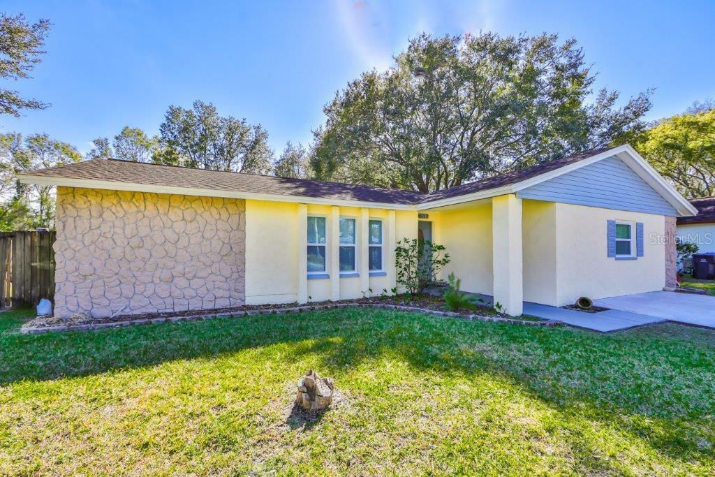 Property Photo:  513 Pine Lane  FL 33511 