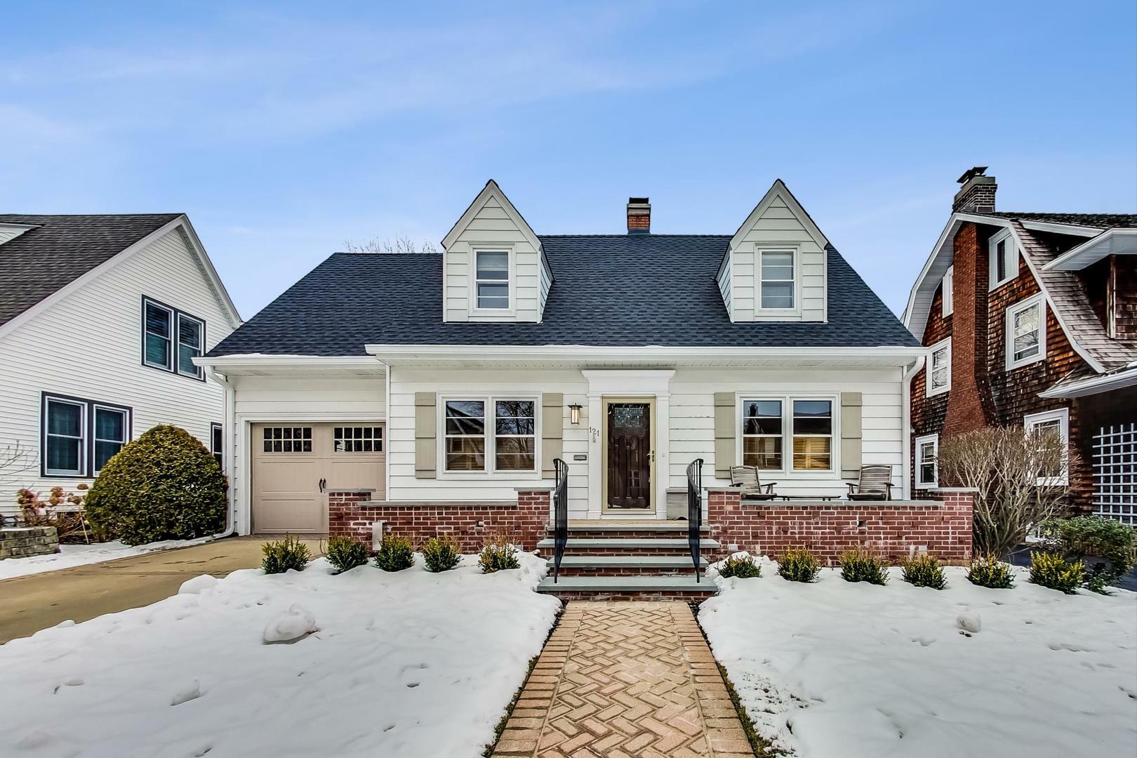 Property Photo: 121 Homewood Avenue IL 60048