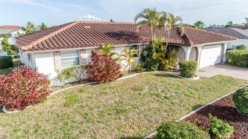 Property Photo:  801 Flamingo Drive  FL 33572 