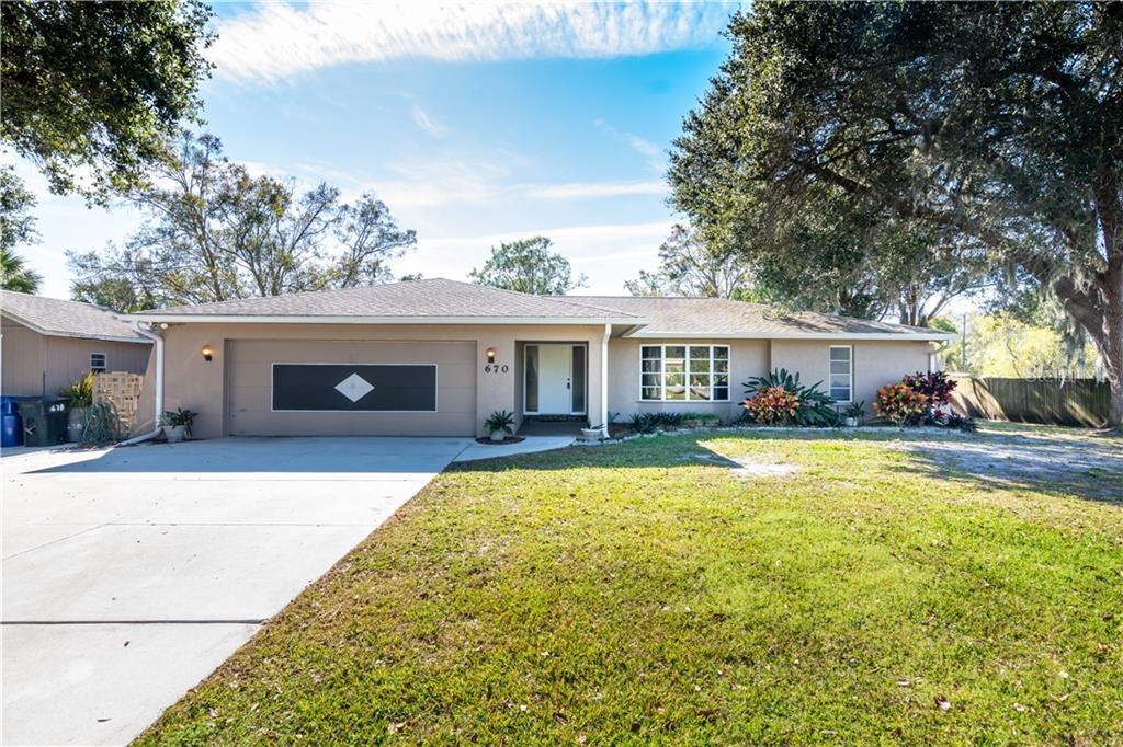Property Photo: 670 Suffolk Circle FL 34275