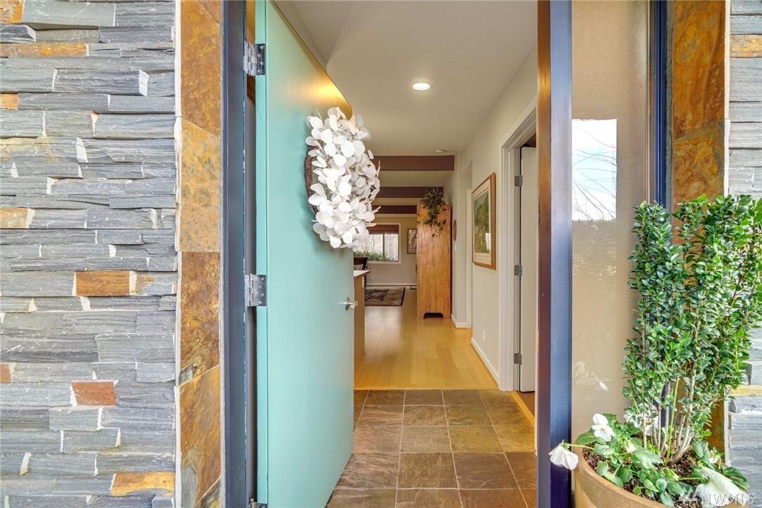 Property Photo: 9951 Lake Washington Blvd NE 47 WA 98004