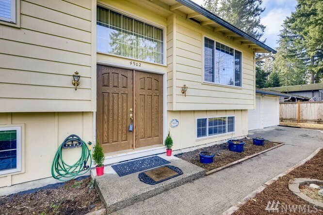 Property Photo:  4902 122nd Place NE  WA 98271 