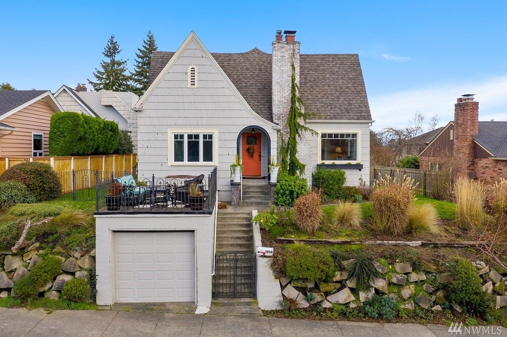Property Photo: 1814 28th Ave W WA 98199