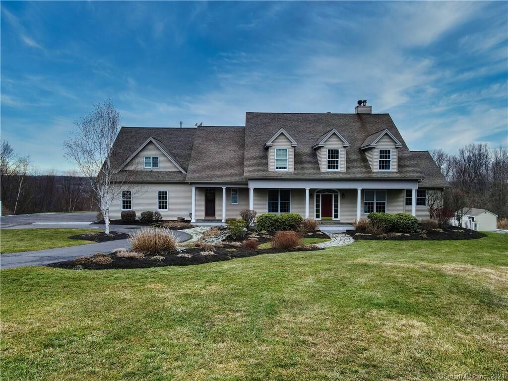 Property Photo:  44 Deer Run Road  CT 06057 